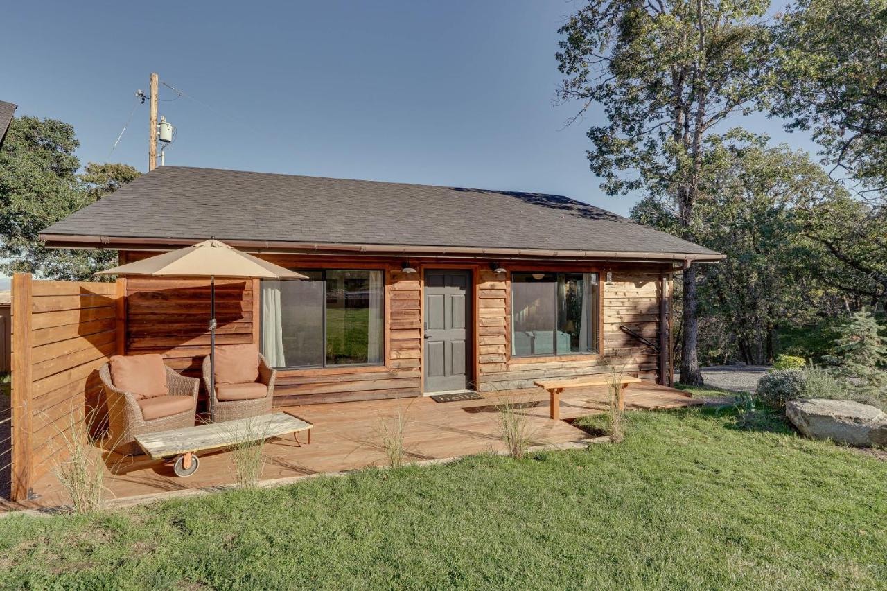 Cozy Central Point Bungalow On Working Winery! Bagian luar foto