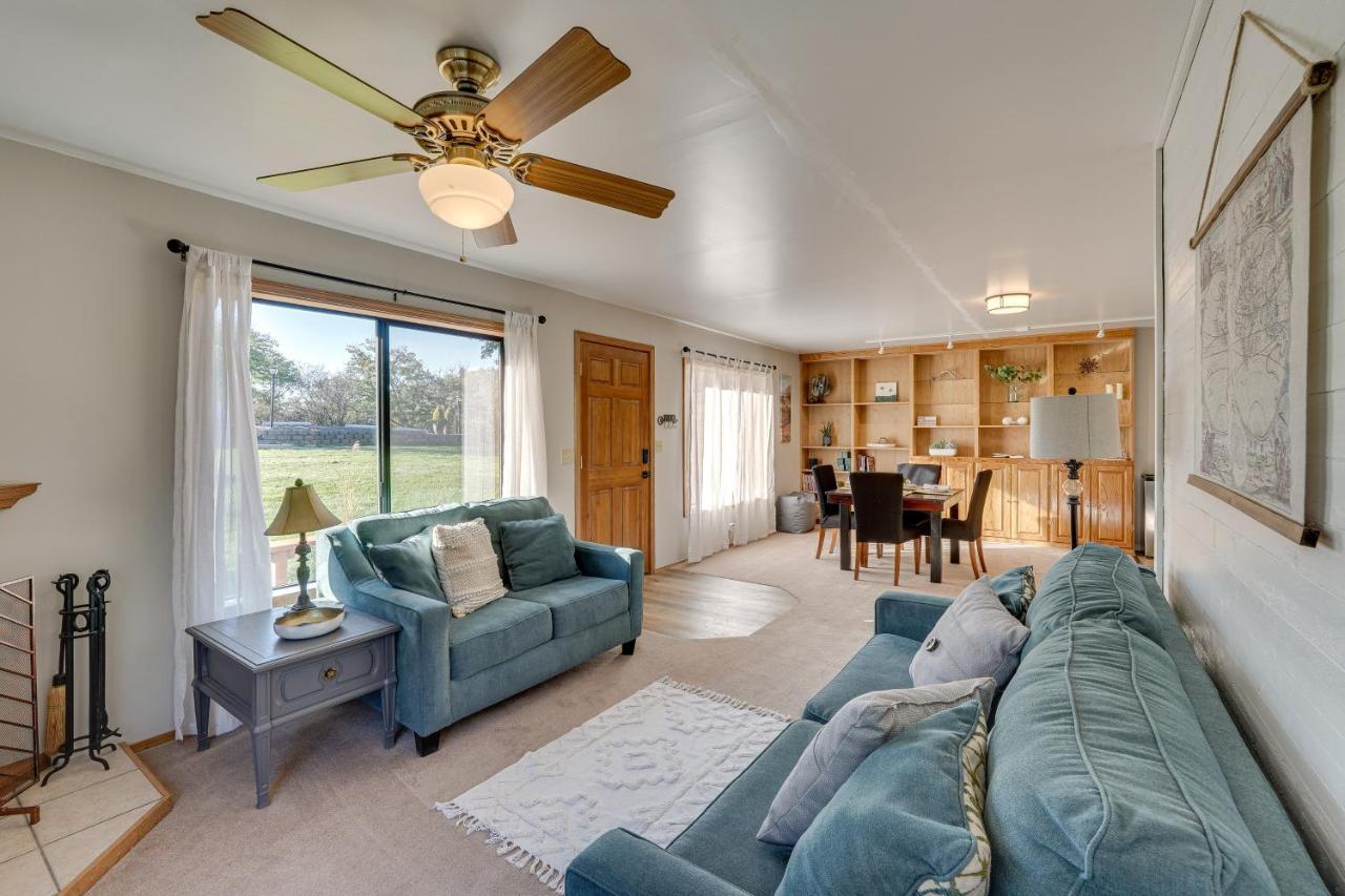 Cozy Central Point Bungalow On Working Winery! Bagian luar foto