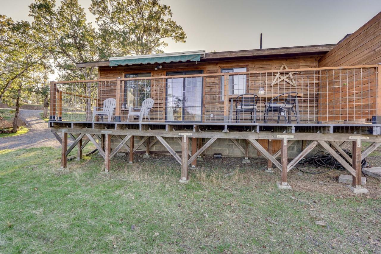 Cozy Central Point Bungalow On Working Winery! Bagian luar foto