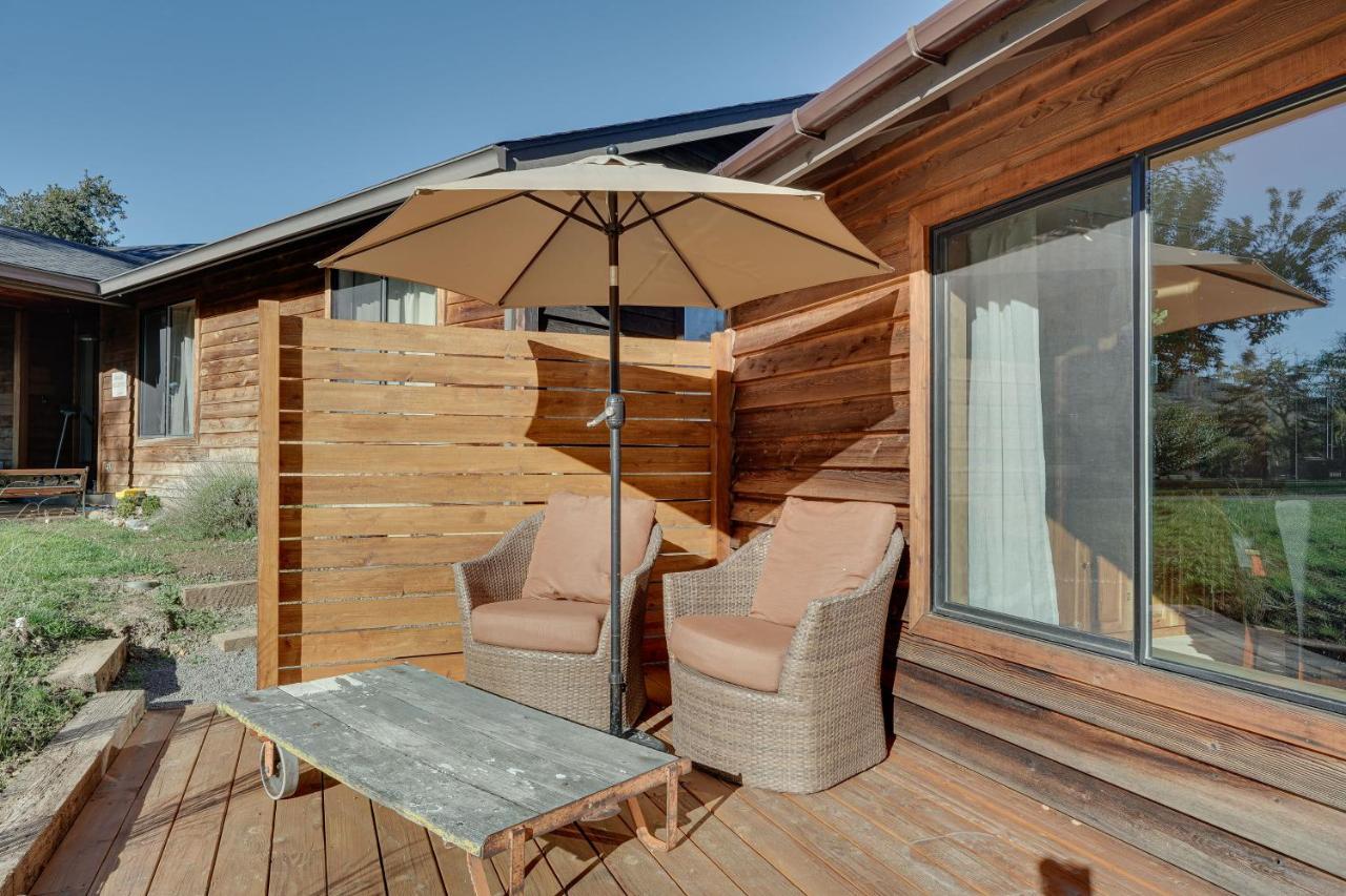 Cozy Central Point Bungalow On Working Winery! Bagian luar foto